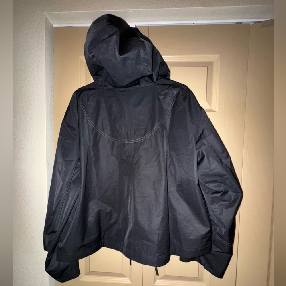 NWT Black Lululemon Water-Resistant Cropped Hooded Jacket - Picture 9 of 12